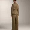 Pantalones de talle alto con efecto neopreno y corte recto Pantalones de talle alto con efecto neopreno y corte recto