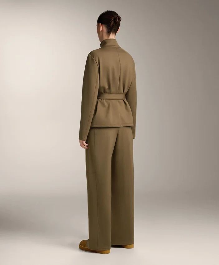 Pantalones de talle alto con efecto neopreno y corte recto Pantalones de talle alto con efecto neopreno y corte recto