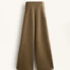 Pantalones de talle alto con efecto neopreno y corte recto Pantalones de talle alto con efecto neopreno y corte recto