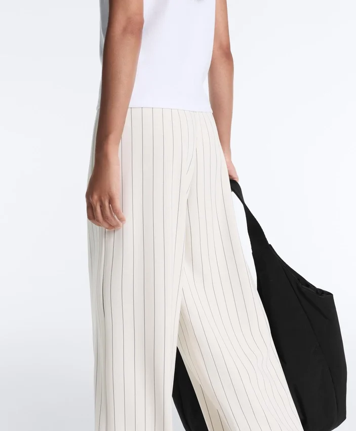 Pantalones de talle alto de pierna ancha con rayas finas y tacto Soft Touch Pantalones de talle alto de pierna ancha con rayas finas y tacto Soft Touch