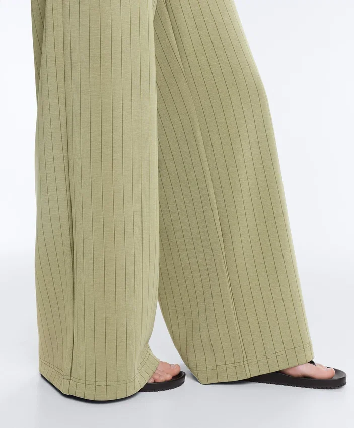 Pantalones de talle alto de pierna ancha con rayas finas y tacto Soft Touch Pantalones de talle alto de pierna ancha con rayas finas y tacto Soft Touch