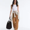 Pantalones de talle alto y corte ancho con efecto neopreno