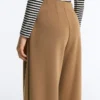 Pantalones de tiro alto de sarga y pierna ancha con pliegues