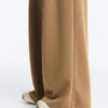 Pantalones de tiro alto de sarga y pierna ancha con pliegues