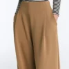 Pantalones de tiro alto de sarga y pierna ancha con pliegues