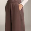 Pantalones rectos de pierna ancha con ribete y modal cepillado Pantalones rectos de pierna ancha con ribete y modal cepillado