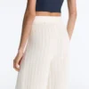 Pantalones rectos de punto con textura ondulada