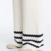 Pantalones rectos de punto con textura ondulada
