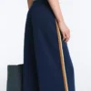 Pantalones rectos de sarga con cinta lateral Pantalones rectos de sarga con cinta lateral