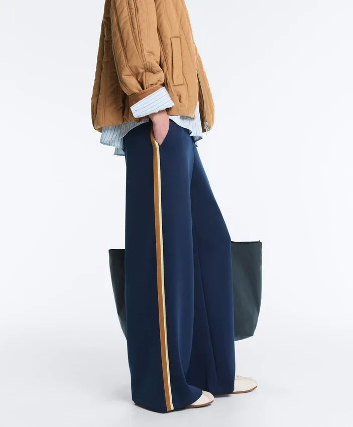Pantalones rectos de sarga con cinta lateral Pantalones rectos de sarga con cinta lateral