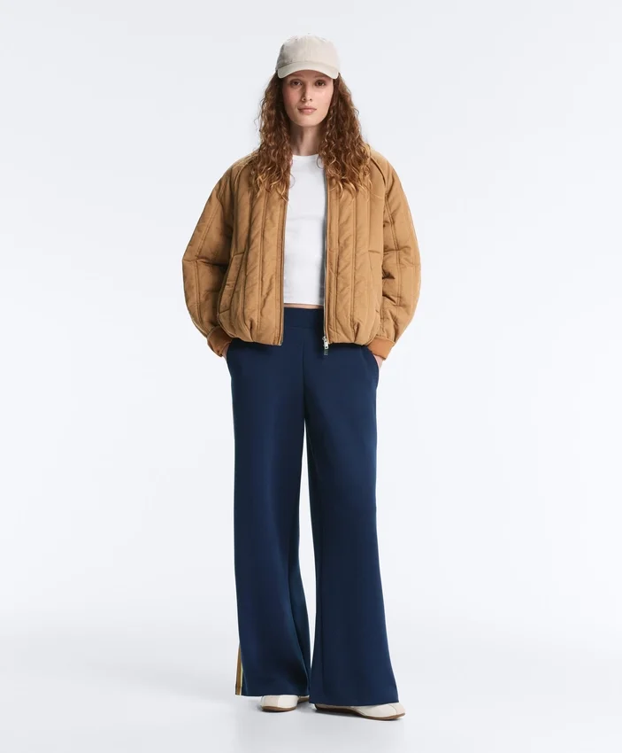 Pantalones rectos de sarga con cinta lateral Pantalones rectos de sarga con cinta lateral