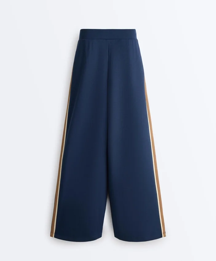Pantalones rectos de sarga con cinta lateral Pantalones rectos de sarga con cinta lateral