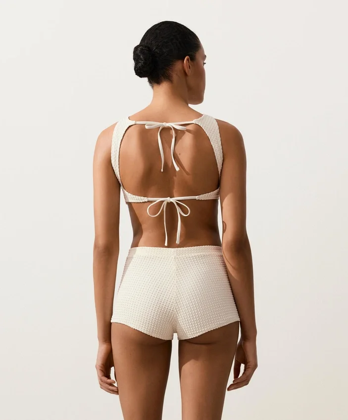 Partes de arriba de bikini de croché con textura de burbujas Partes de arriba de bikini de croché con textura de burbujas
