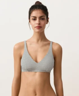 Partes de arriba de bikini halter de jacquard con lunares Partes de arriba de bikini halter de jacquard con lunares