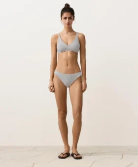 Partes de arriba de bikini halter de jacquard con lunares Partes de arriba de bikini halter de jacquard con lunares