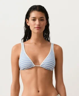 Partes de arriba de bikini triangular con cuello halter y textura a rayas Partes de arriba de bikini triangular con cuello halter y textura a rayas