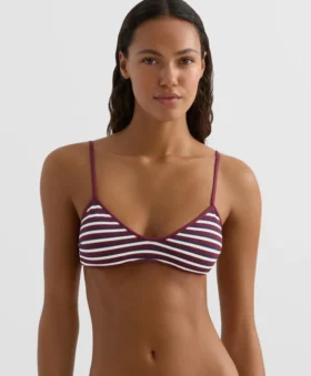 Partes de arriba de bikini triangular con rayas texturizadas Partes de arriba de bikini triangular con rayas texturizadas