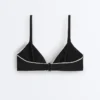 Partes de arriba de bikini triangular con ribete y lazos Partes de arriba de bikini triangular con ribete y lazos