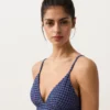 Partes de arriba de bikini triangular de cuadros vichy Partes de arriba de bikini triangular de cuadros vichy