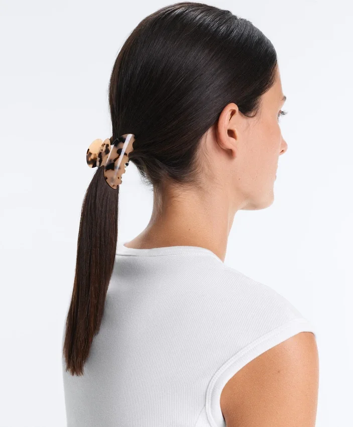Pinza para el pelo mediana con estampado de carey Pinza para el pelo mediana con estampado de carey