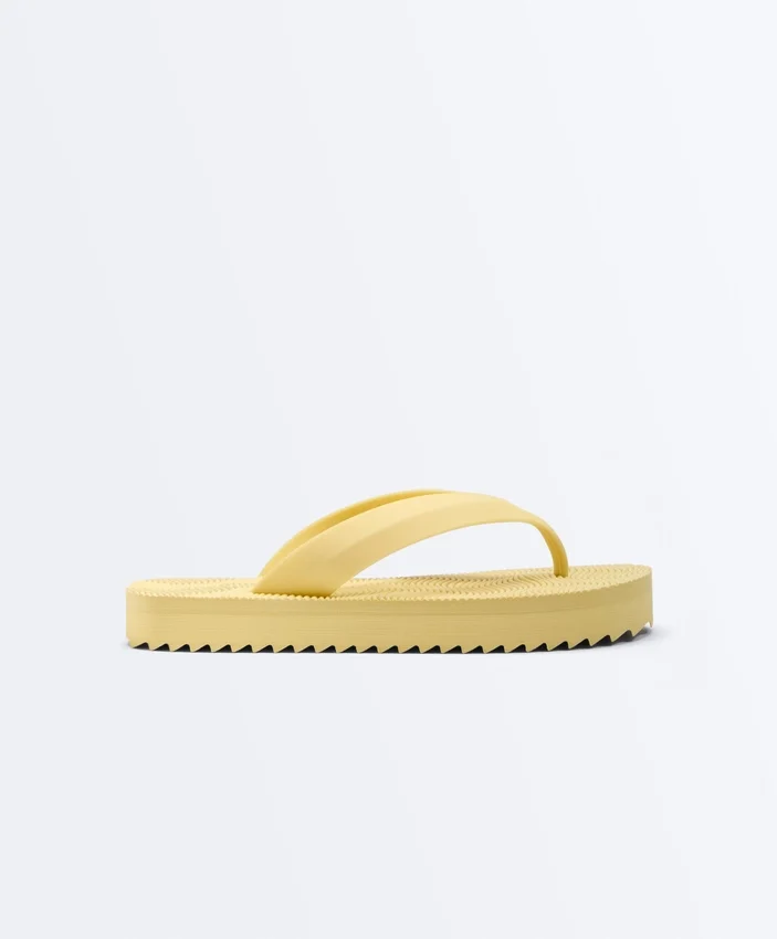 Sandalias de playa con plataforma texturizada Sandalias de playa con plataforma texturizada