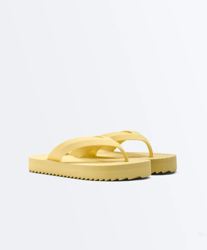 Sandalias de playa con plataforma texturizada Sandalias de playa con plataforma texturizada