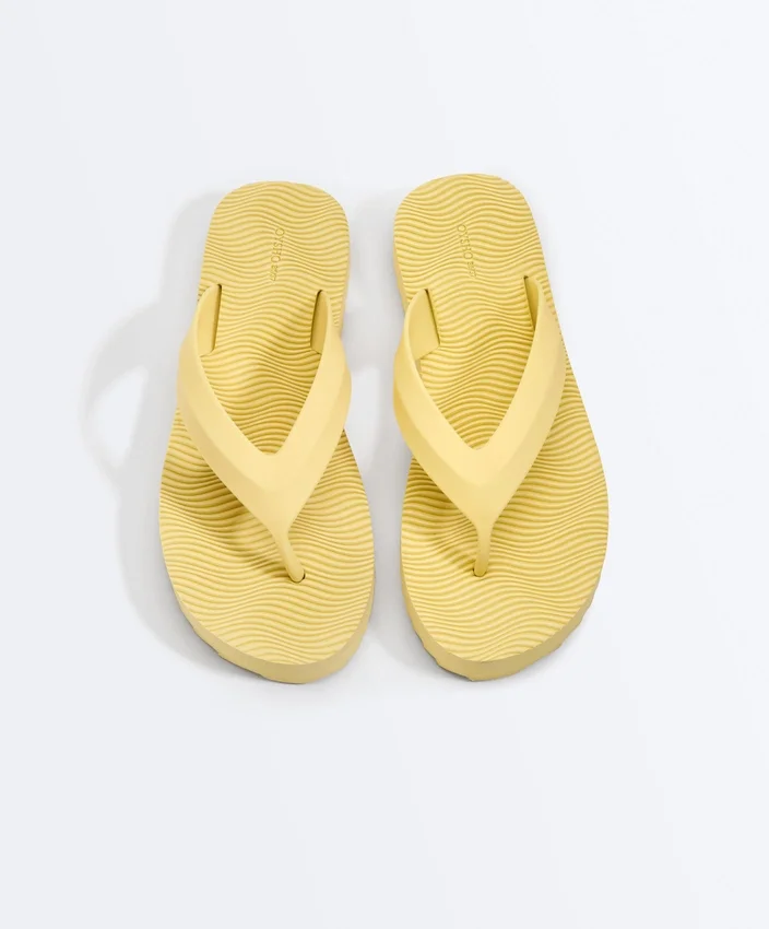 Sandalias de playa con plataforma texturizada Sandalias de playa con plataforma texturizada