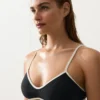 Top de bikini con ribete en contraste