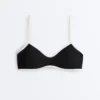 Top de bikini con ribete en contraste