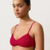 Top de bikini con textura de gofre