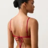 Top de bikini con textura de gofre