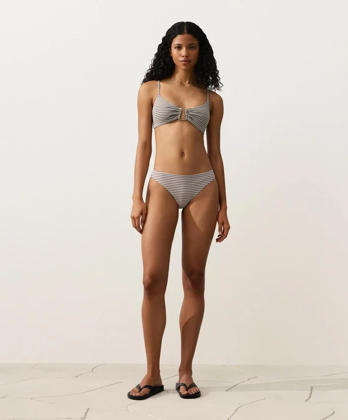 Braguitas clásicas de bikinis a rayas Braguitas clásicas de bikinis a rayas