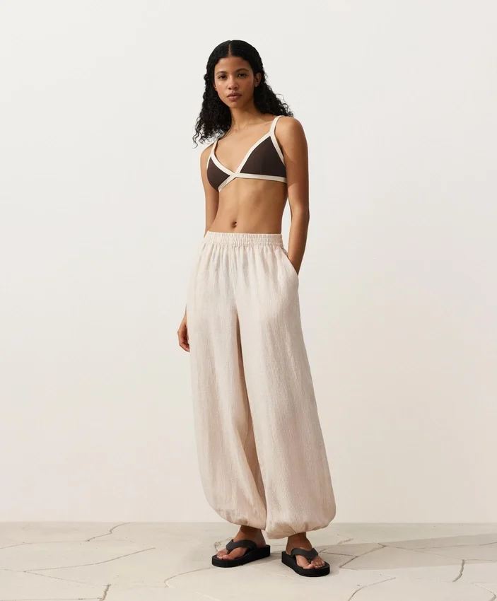 Top de bikini triangular con ribete en contraste Top de bikini triangular con ribete en contraste