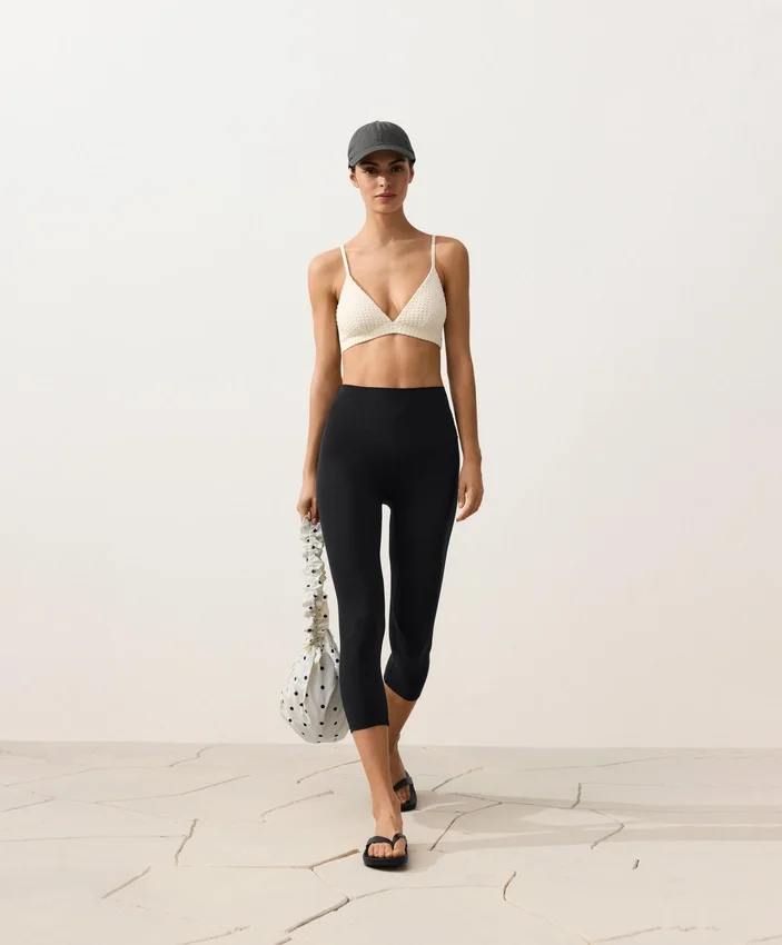 Top de bikini triangular de croché con textura de burbujas Top de bikini triangular de croché con textura de burbujas