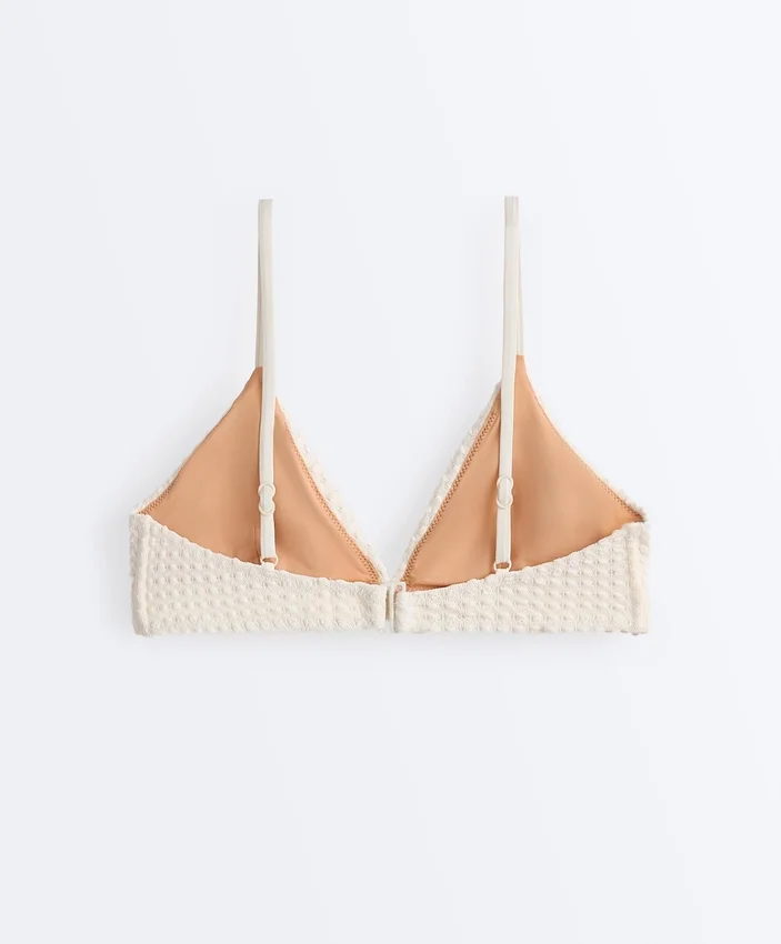 Top de bikini triangular de croché con textura de burbujas Top de bikini triangular de croché con textura de burbujas