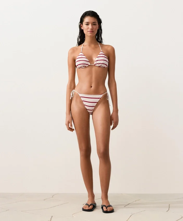 Braguitas de bikini de cobertura media con lazos de croché a rayas Braguitas de bikini de cobertura media con lazos de croché a rayas
