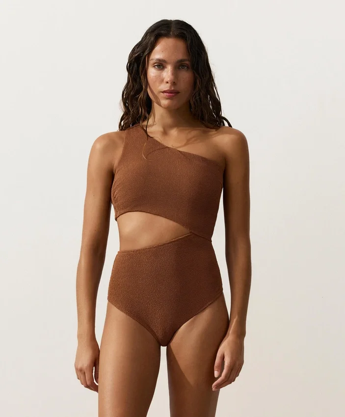 Trikinis asimétricos arrugados Trikinis asimétricos arrugados