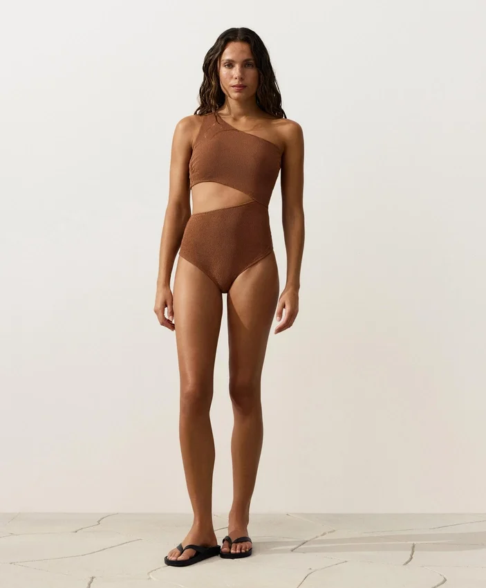 Trikinis asimétricos arrugados Trikinis asimétricos arrugados