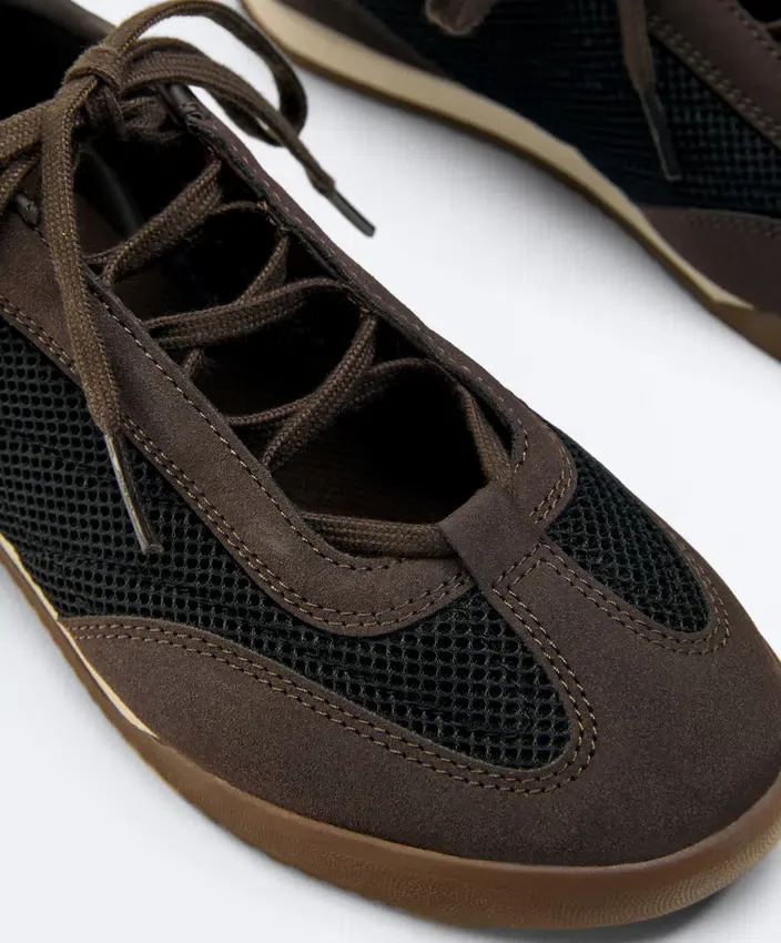 Zapatillas de malla con mezcla de materiales Zapatillas de malla con mezcla de materiales